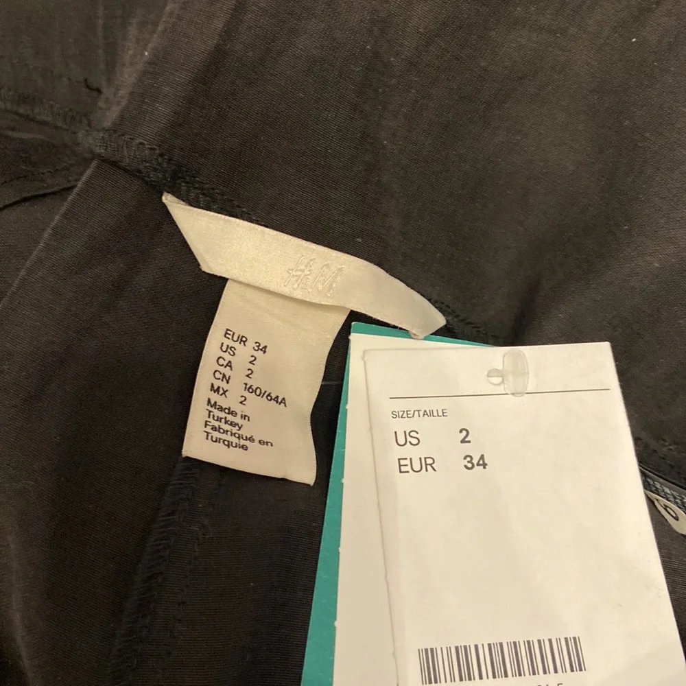 [BUNDLE 2/$15] H&M Wide Black Paper Pants - Picture 6 of 7